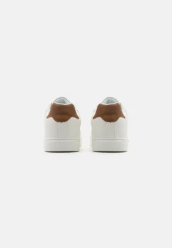 Pier One Sneakers Laag - White 8 Pier One Sneakers Laag - White -Modieuze Mannen 0d68a4c32b96494b83f0888dc073cae5 scaled