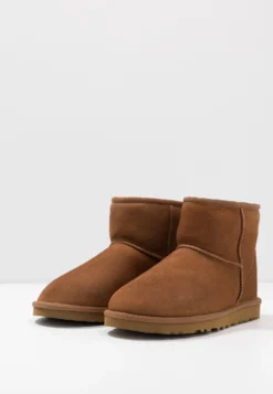 Ugg Classic Mini - Korte Laarzen - Chestnut -Modieuze Mannen 151990fe780645c5a063fcd647f3773d scaled