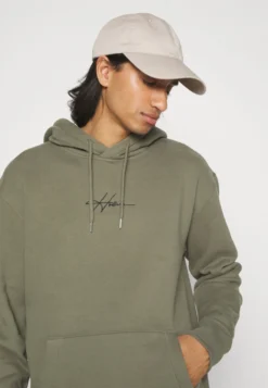 Hollister Co. Summer Icon Unisex - Hoodie - Olive -Modieuze Mannen 1d75c77c6c3341e8af5727c10850ddec scaled