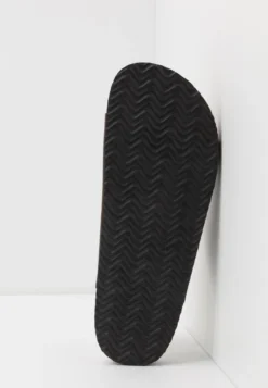 Pier One Unisex - Pantoffels - Brown 10 Pier One Unisex - Pantoffels - Brown -Modieuze Mannen 23e143c048ee4fd8b5e22a3556ccfbfb scaled