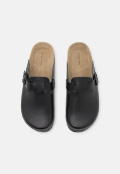 Pier One Leather Unisex - Pantoffels - Black -Modieuze Mannen 4c2c459ed10b4062bddc395a16224153 scaled
