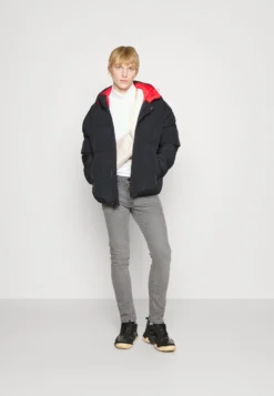 Jordan Puffer Jacket - Winterjas - Black/Fire Red 12 Jordan Puffer Jacket - Winterjas - Black/Fire Red -Modieuze Mannen 4decd73e0c04420bbca37ff94acc0c64 scaled