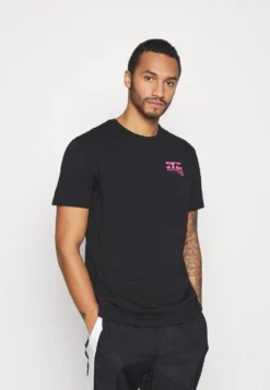 YOURTURN Unisex - T-Shirt Print - Black -Modieuze Mannen 5bf2af91998542bfb1ae2c855ac0d5f1 scaled