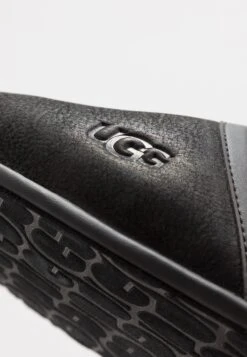 Ugg Scuff - Pantoffels - Black 11 Ugg Scuff - Pantoffels - Black -Modieuze Mannen 70f203e066234c8cbc3f3ebb69f2e5e9