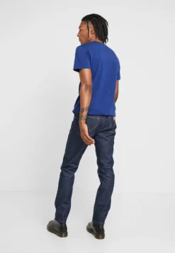 Wrangler Straight Leg Jeans - Dark Blue -Modieuze Mannen 7a6f6dff325841c69f4c328e060209c0 scaled