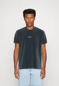 Kaotiko Washed Free Your Mind Unisex - T-Shirt Print - Navy 8 Kaotiko Washed Free Your Mind Unisex - T-Shirt Print - Navy -Modieuze Mannen 8445691bcb084f6dac138665a3618f87 scaled