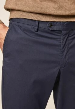 Hackett London Super Lw - Chino - Navy Blazer -Modieuze Mannen 85e240d3b66342729ba2059b5530bd1a