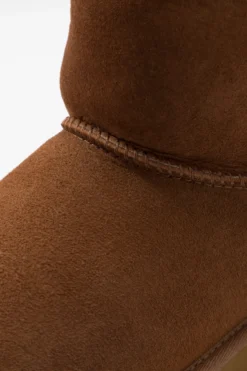 Ugg Classic Mini - Korte Laarzen - Chestnut -Modieuze Mannen 86291d3fdc594a80a0404df167ddf537 scaled