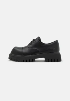 KOI FOOTWEAR The Corrupter Mens Square Toe Shoes - Veterschoenen - Black