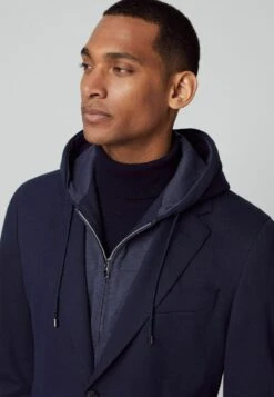 Hackett London Sports W Hooded Bib - Blazer - Navy Blue 11 Hackett London Sports W Hooded Bib - Blazer - Navy Blue -Modieuze Mannen 91a30cf6ce8047fe85f7d306db770724