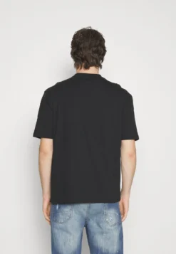 YOURTURN Fallen Schoolzi - T-Shirt Print - Black -Modieuze Mannen 92ad55668a4147798c7b544728548f53 scaled