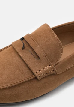 Pier One Instappers - Cognac -Modieuze Mannen 97da3e89244e44bcb9eda2a85c0cf67b scaled