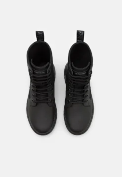Dr. Martens Combs Ii Unisex - Veterboots - Black -Modieuze Mannen a4c06f52e39d4cc288bcf0f9447602de scaled