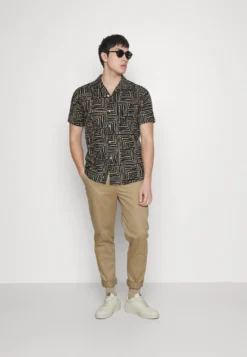 Modieuze Mannen -Modieuze Mannen a583e7fd0c93490387eda33019321cbb scaled