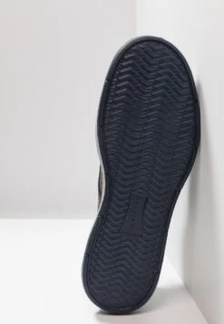 Skechers Moreno - Sneakers Laag - Navy 10 Skechers Moreno - Sneakers Laag - Navy -Modieuze Mannen ac7853565eb042ad8439b8997256f5da