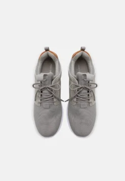 Pier One Sneakers Laag - Light Grey -Modieuze Mannen b71dd9058534408f8047bc0ef94b1b38 scaled