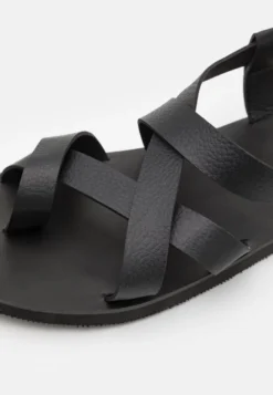 Pier One Teensandalen - Black -Modieuze Mannen bfc9cb202a1044a7af0b0ffa2591ad7d scaled
