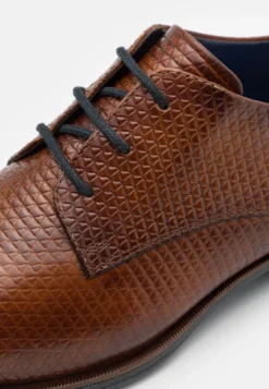 Bugatti Zavinio - Veterschoenen - Cognac 11 Bugatti Zavinio - Veterschoenen - Cognac -Modieuze Mannen c412ed9dfd7c4b9ab917a6e5b0bb0a18 scaled