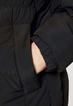 Jordan Puffer Jacket - Winterjas - Black/Fire Red 15 Jordan Puffer Jacket - Winterjas - Black/Fire Red -Modieuze Mannen d1cff27b653b4d91af77948537e86b42 scaled