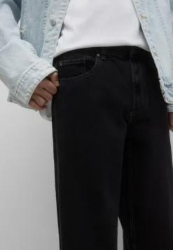 PULL & BEAR Wide - Relaxed Fit Jeans - Black 10 PULL & BEAR Wide - Relaxed Fit Jeans - Black -Modieuze Mannen e253f85c920b48d4a8b1d7e4ff8137b7 scaled