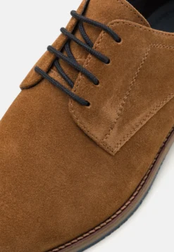 Pier One Leather - Veterschoenen - Cognac -Modieuze Mannen e42678b30af042e399782a7df10a9767 scaled